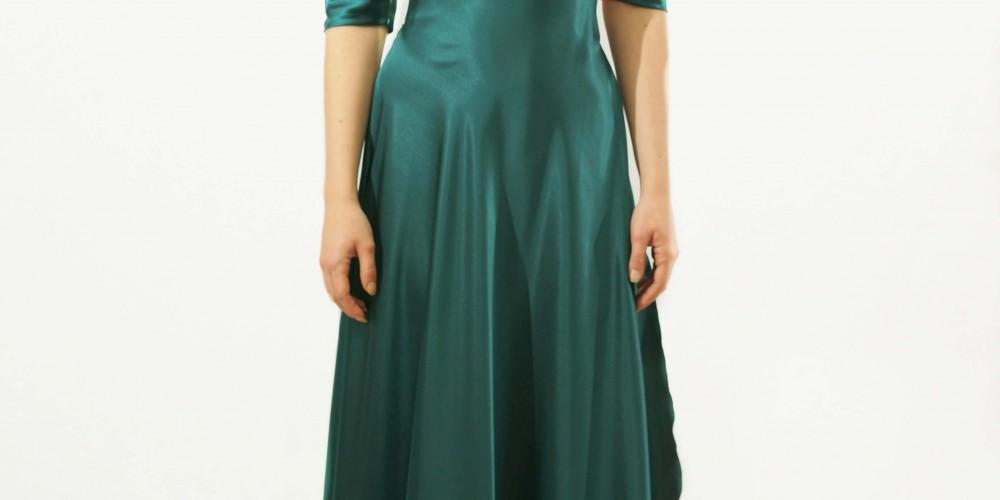 Vestido largo fruncido de color verde agua