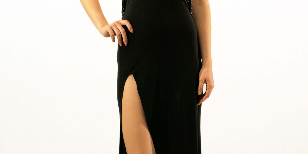 Vestido largo de lycra con adornos de cadera y canutillo