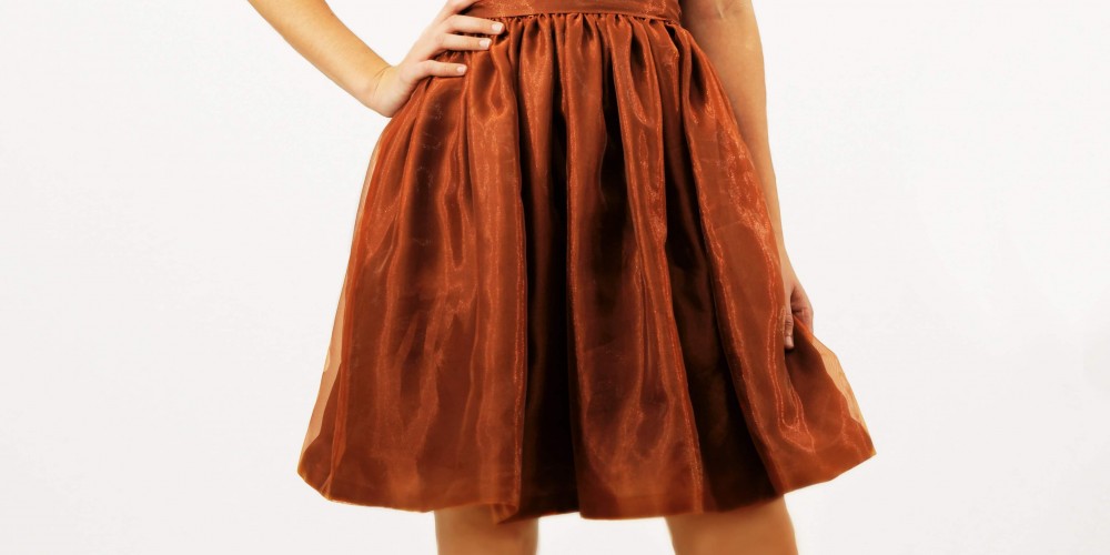 Vestido corto de línea sirena y escote corazón