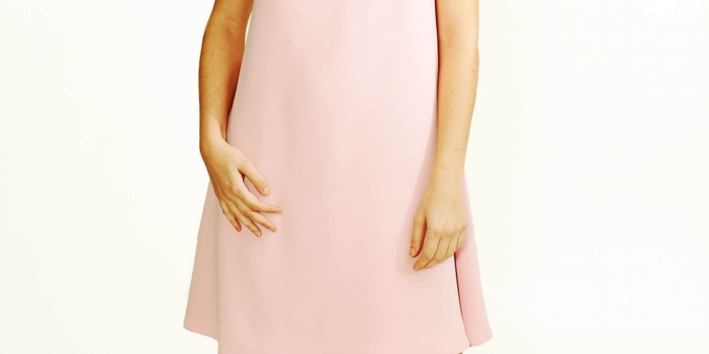 Vestido corto de crepé de seda rosa palo