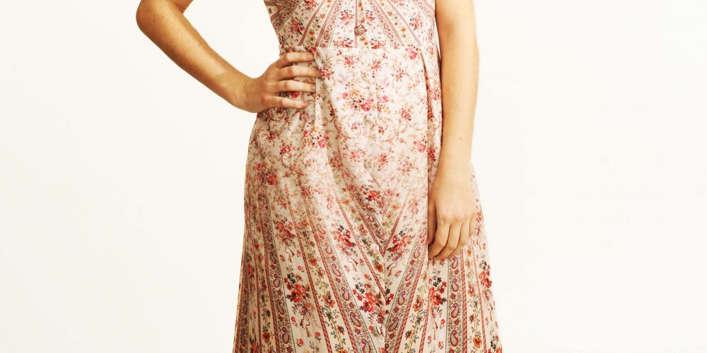 Vestido de crepé largo estampado.